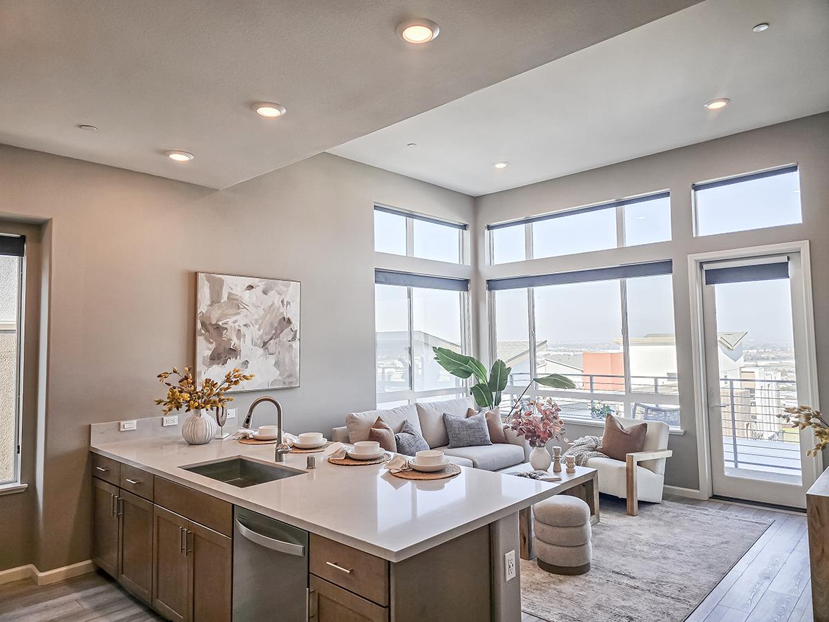 Detail Gallery Image 15 of 39 For 2981 Henry Miller Pl #10,  San Jose,  CA 95136 - 3 Beds | 2 Baths