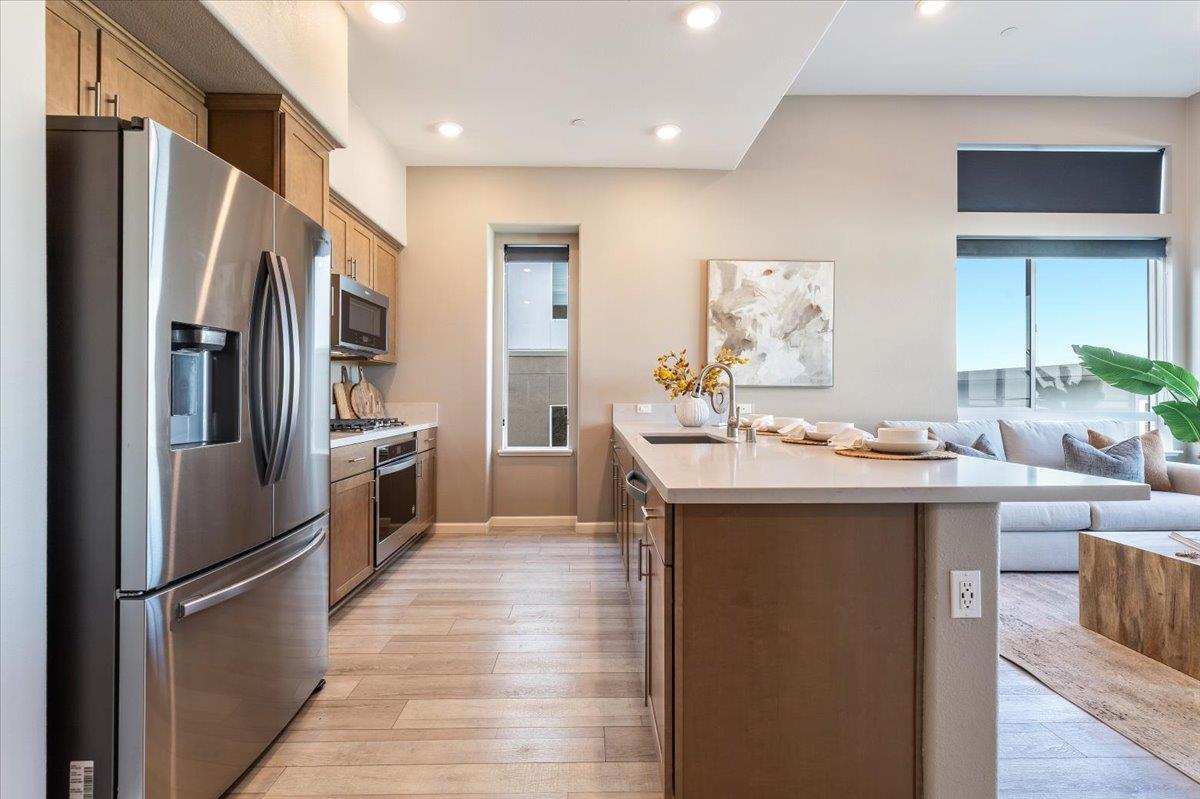 Detail Gallery Image 7 of 39 For 2981 Henry Miller Pl #10,  San Jose,  CA 95136 - 3 Beds | 2 Baths