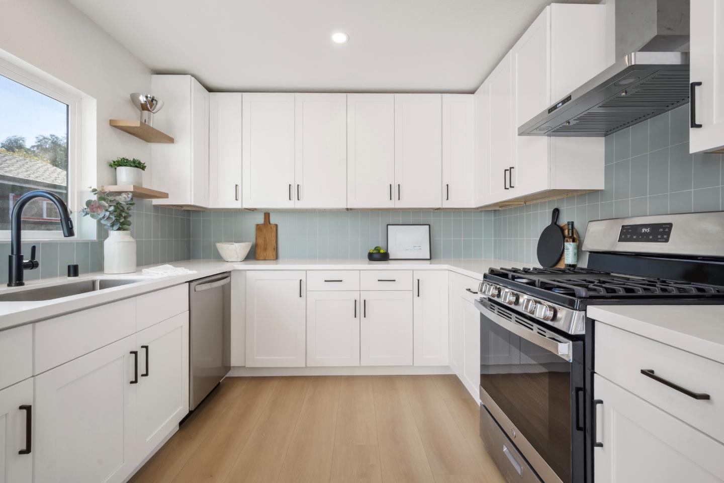 Detail Gallery Image 11 of 31 For 1444 Flores Dr, Pacifica,  CA 94044 - 3 Beds | 1 Baths