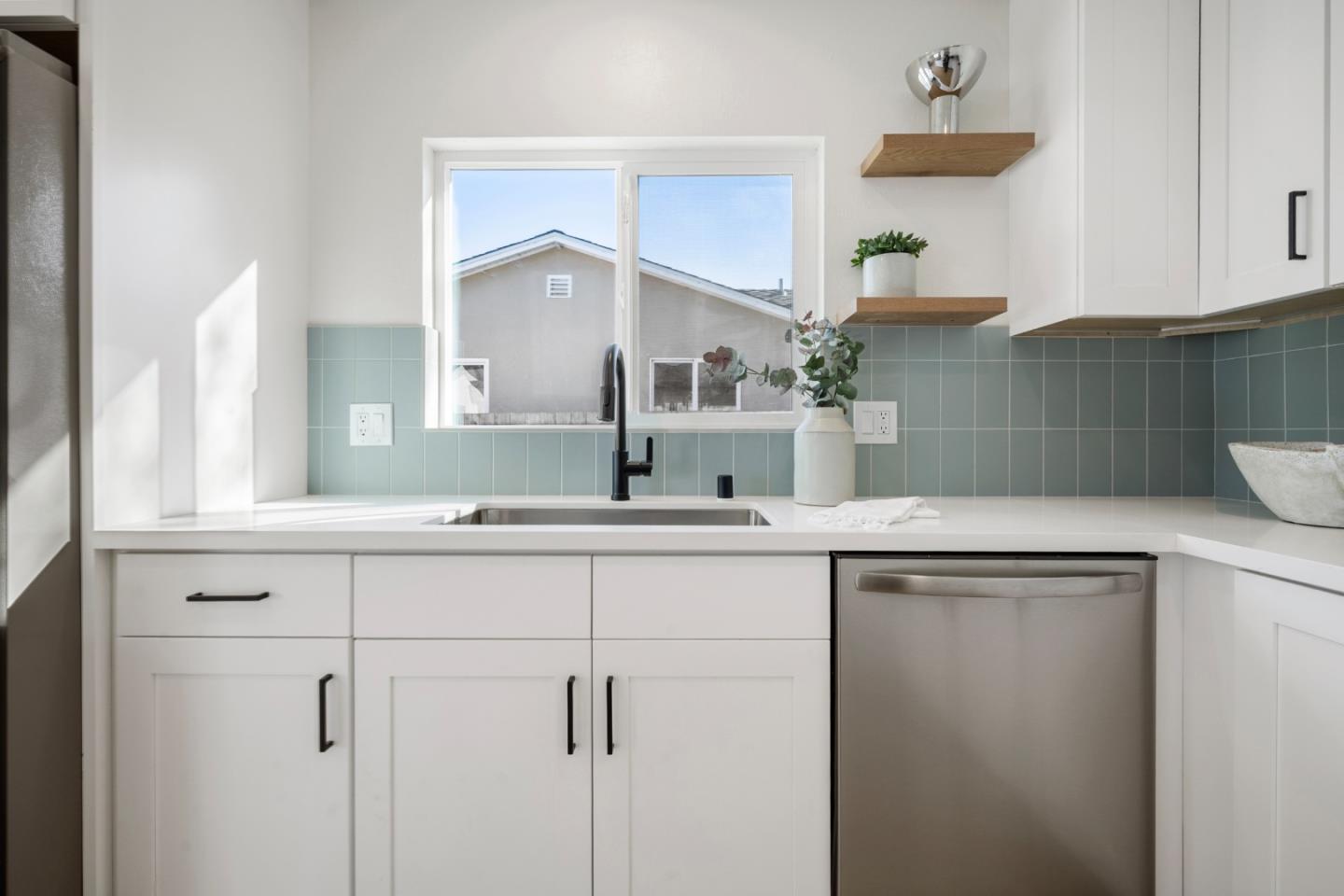 Detail Gallery Image 12 of 31 For 1444 Flores Dr, Pacifica,  CA 94044 - 3 Beds | 1 Baths