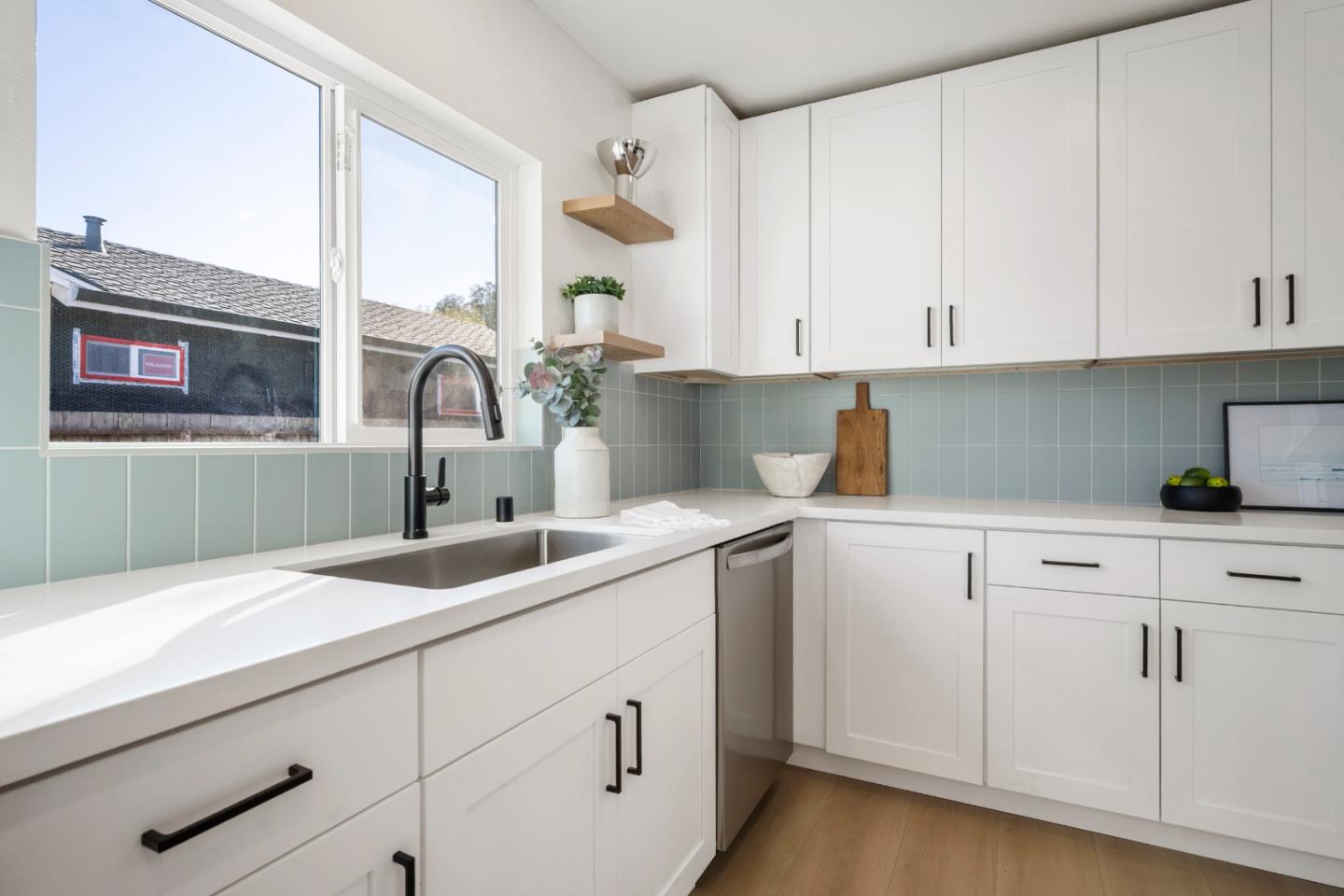 Detail Gallery Image 13 of 31 For 1444 Flores Dr, Pacifica,  CA 94044 - 3 Beds | 1 Baths