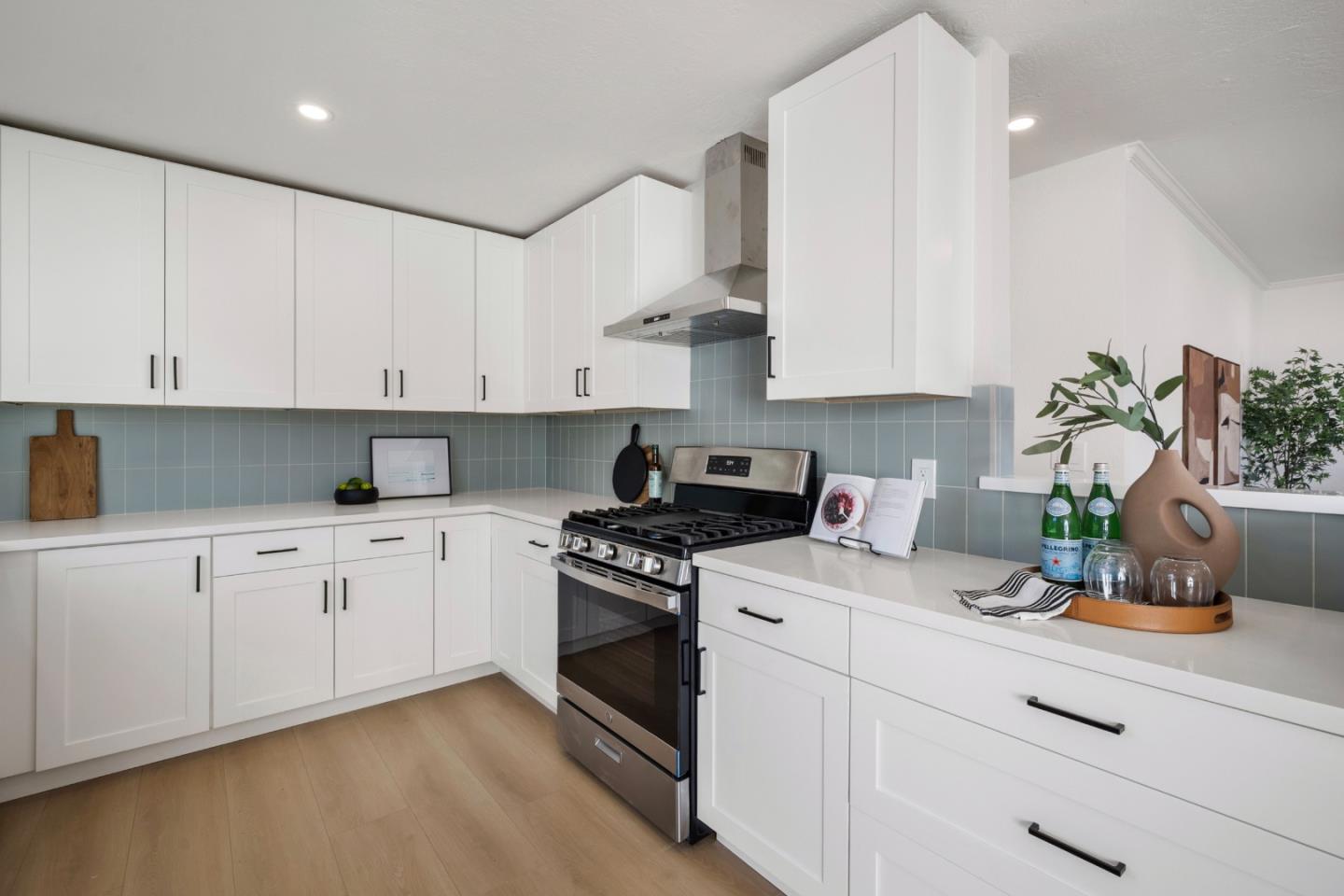 Detail Gallery Image 14 of 31 For 1444 Flores Dr, Pacifica,  CA 94044 - 3 Beds | 1 Baths