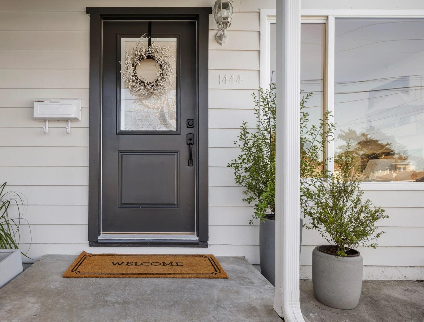 Detail Gallery Image 3 of 31 For 1444 Flores Dr, Pacifica,  CA 94044 - 3 Beds | 1 Baths