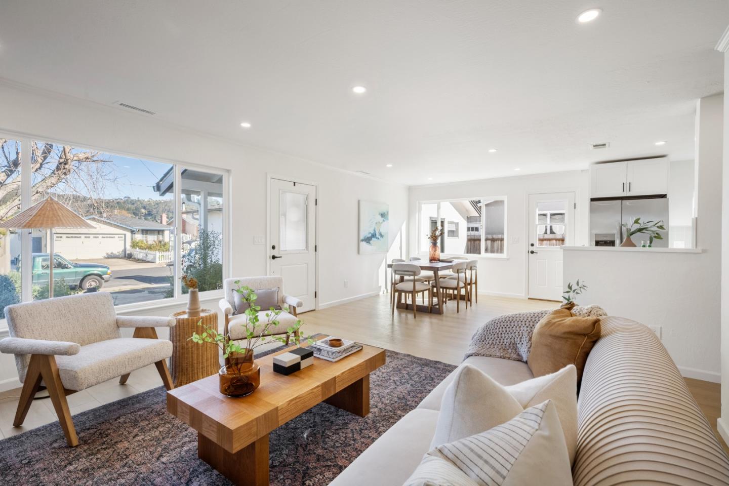 Detail Gallery Image 5 of 31 For 1444 Flores Dr, Pacifica,  CA 94044 - 3 Beds | 1 Baths