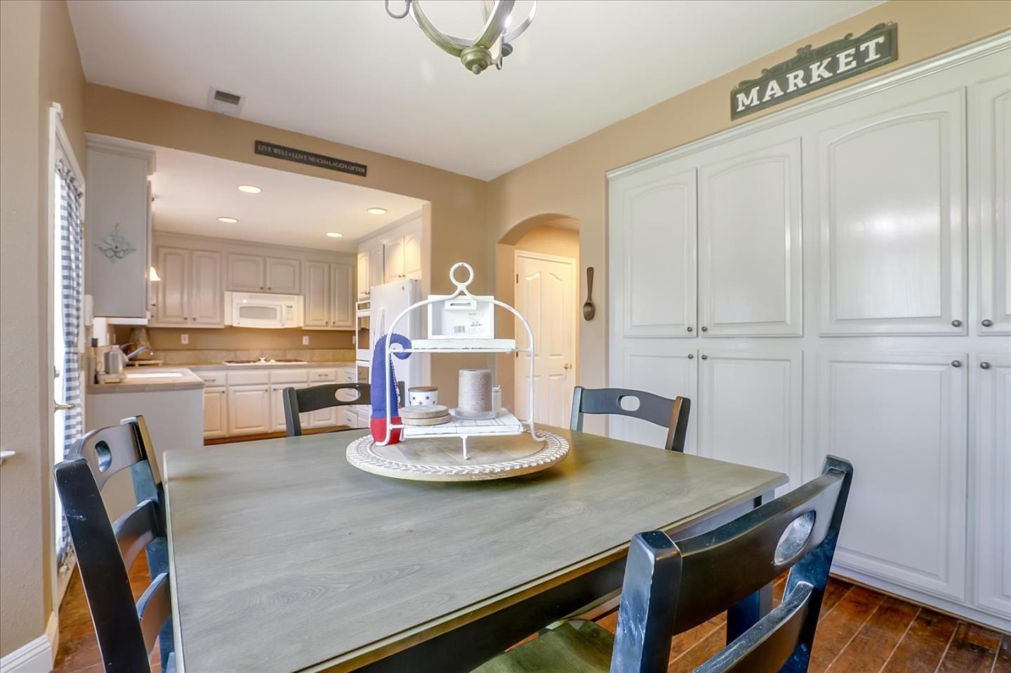 Detail Gallery Image 14 of 41 For 1760 Morning Glory Dr, Hollister,  CA 95023 - 4 Beds | 2/1 Baths