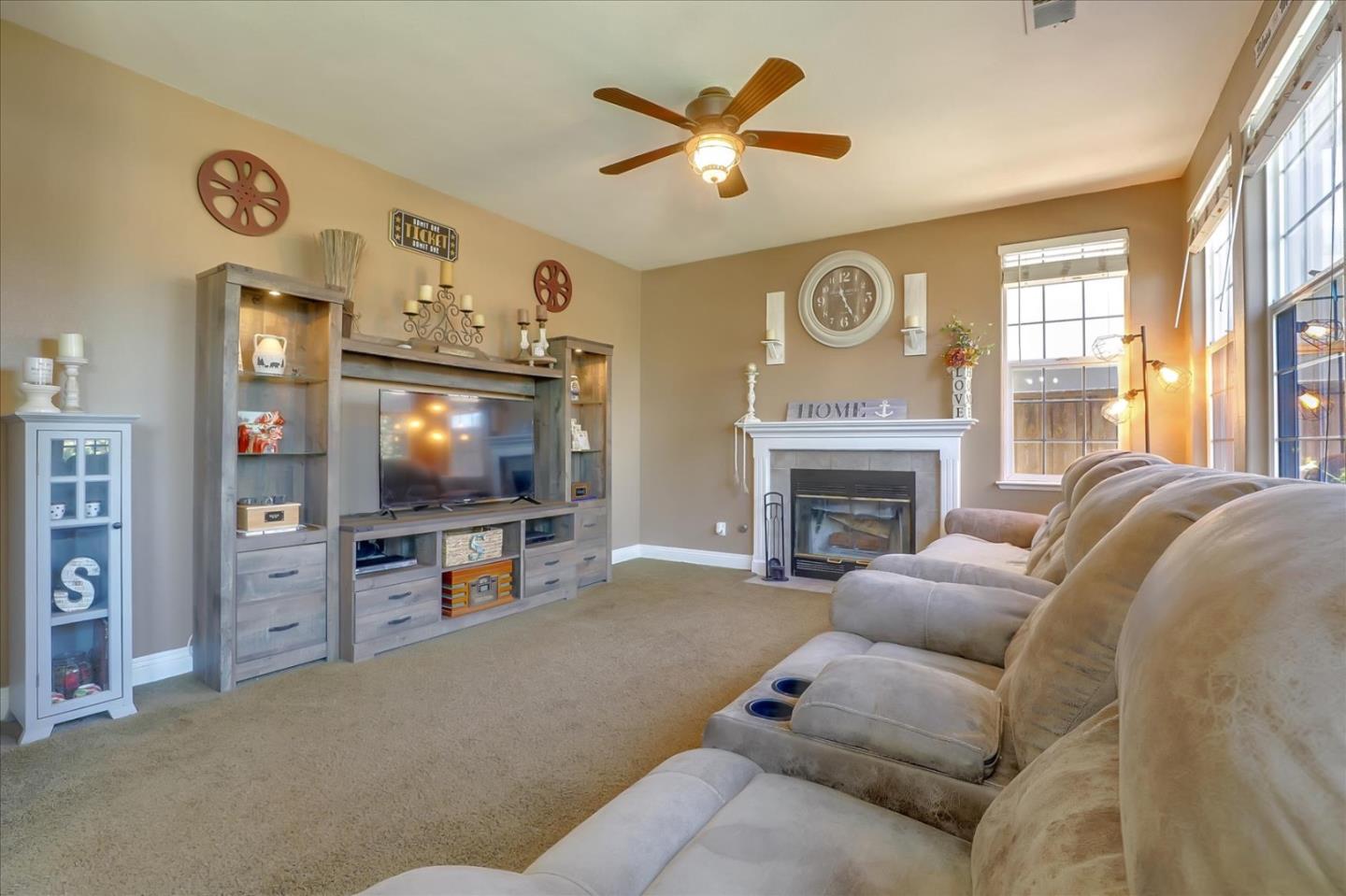 Detail Gallery Image 16 of 41 For 1760 Morning Glory Dr, Hollister,  CA 95023 - 4 Beds | 2/1 Baths