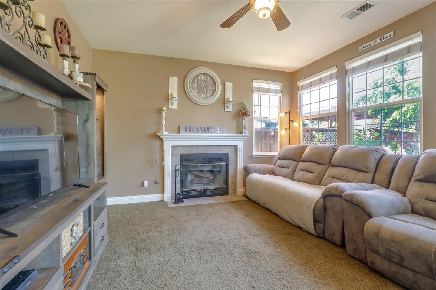 Detail Gallery Image 17 of 41 For 1760 Morning Glory Dr, Hollister,  CA 95023 - 4 Beds | 2/1 Baths