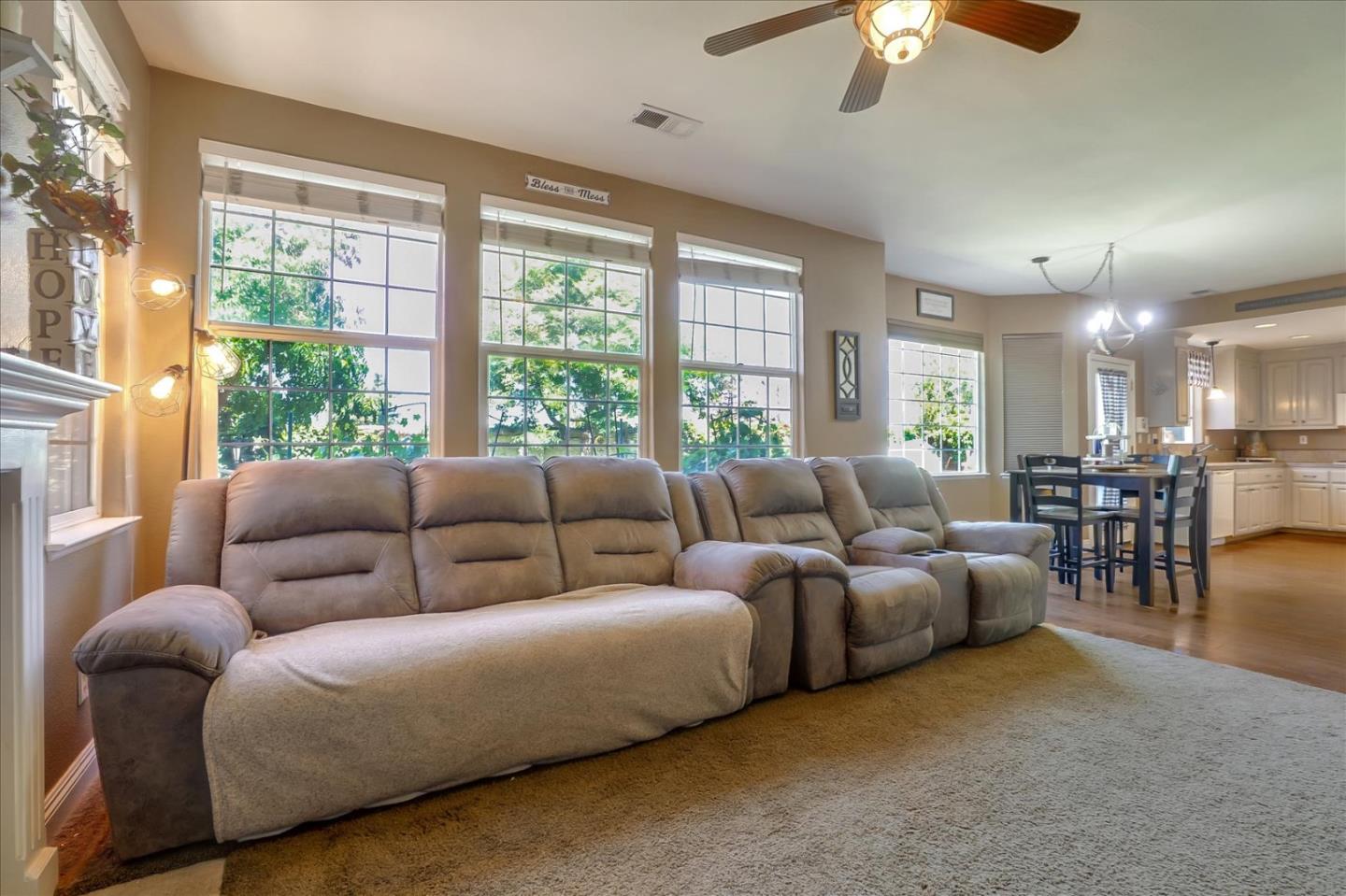 Detail Gallery Image 18 of 41 For 1760 Morning Glory Dr, Hollister,  CA 95023 - 4 Beds | 2/1 Baths