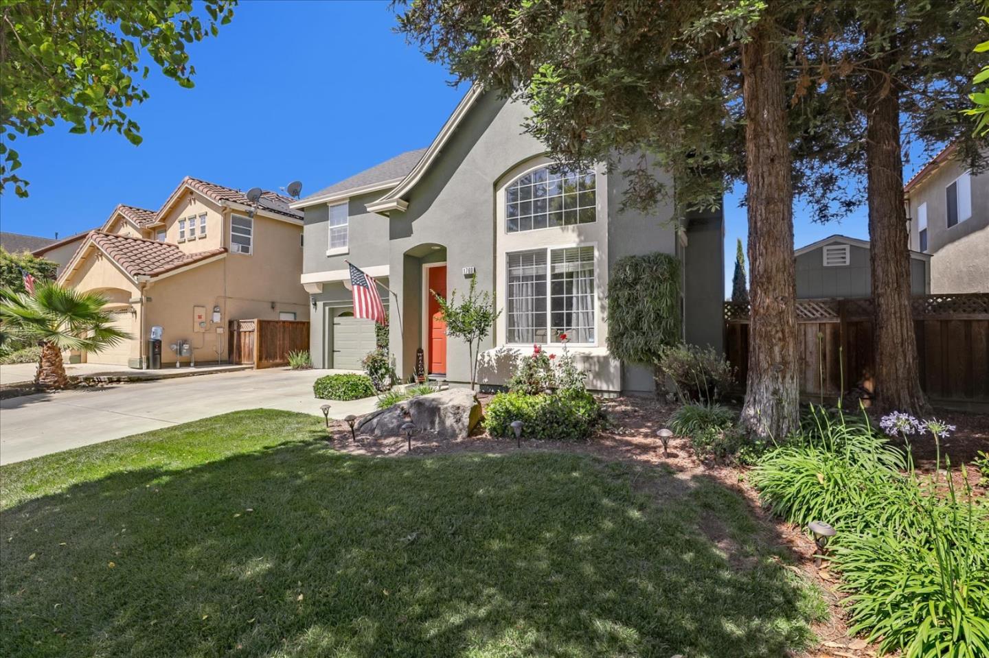 Detail Gallery Image 2 of 41 For 1760 Morning Glory Dr, Hollister,  CA 95023 - 4 Beds | 2/1 Baths