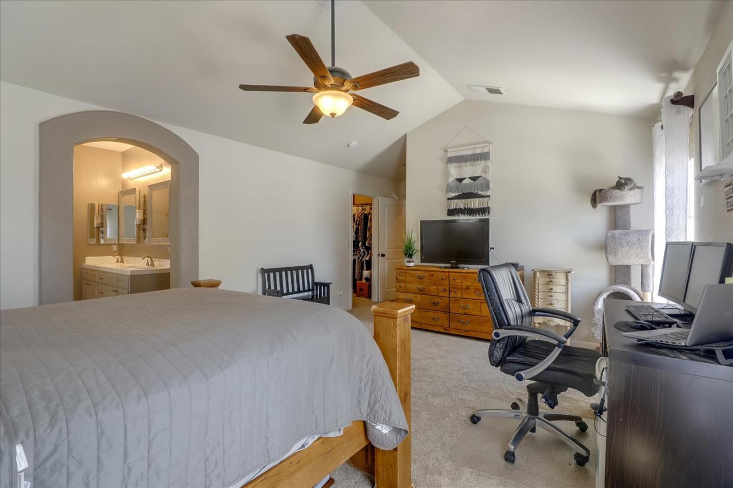 Detail Gallery Image 23 of 41 For 1760 Morning Glory Dr, Hollister,  CA 95023 - 4 Beds | 2/1 Baths