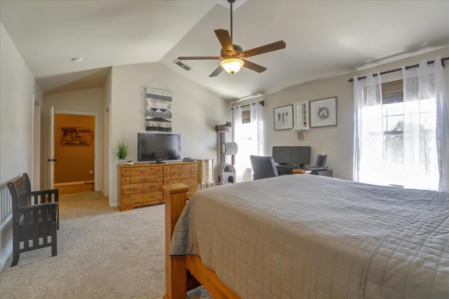 Detail Gallery Image 24 of 41 For 1760 Morning Glory Dr, Hollister,  CA 95023 - 4 Beds | 2/1 Baths