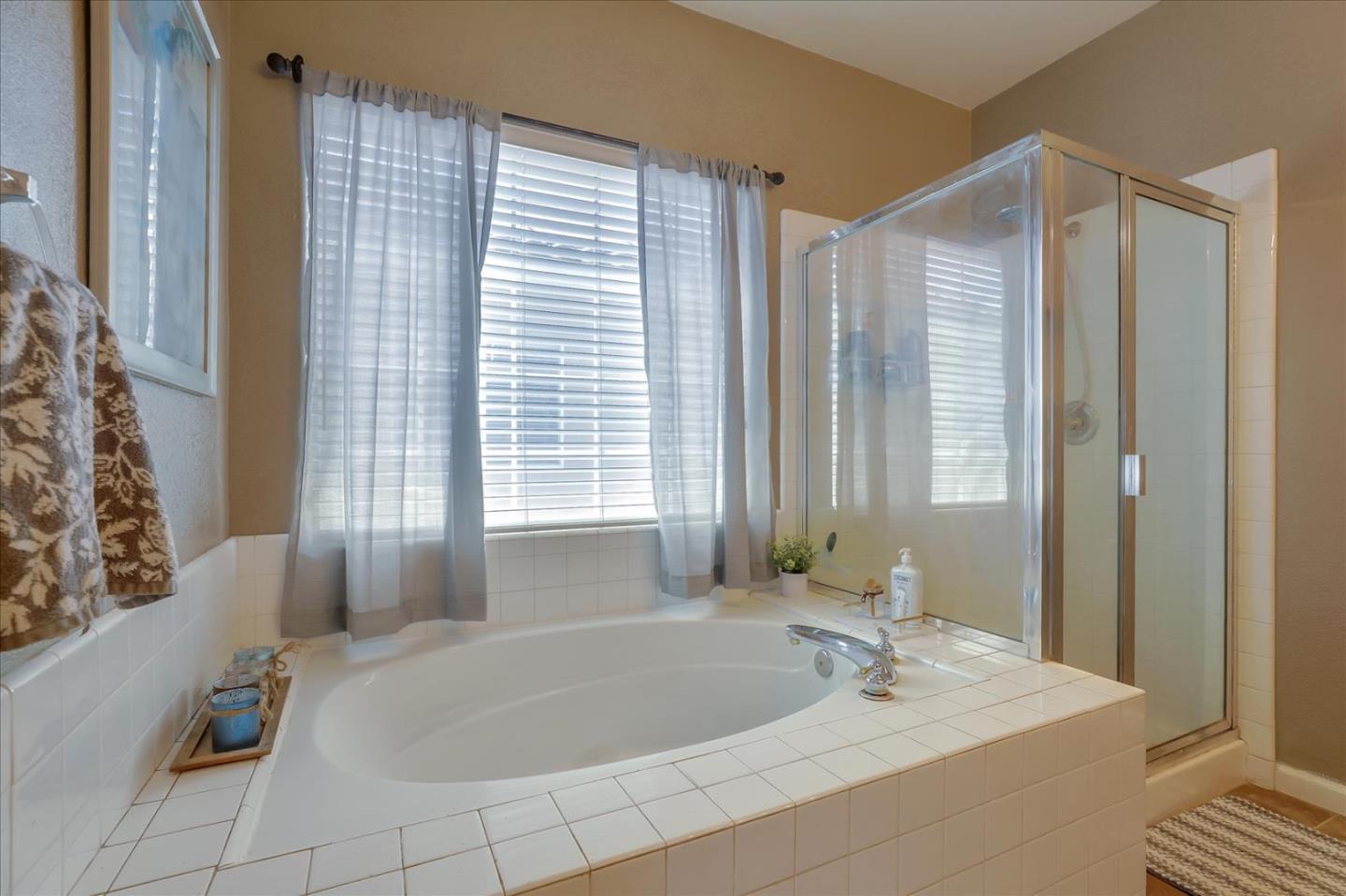 Detail Gallery Image 26 of 41 For 1760 Morning Glory Dr, Hollister,  CA 95023 - 4 Beds | 2/1 Baths