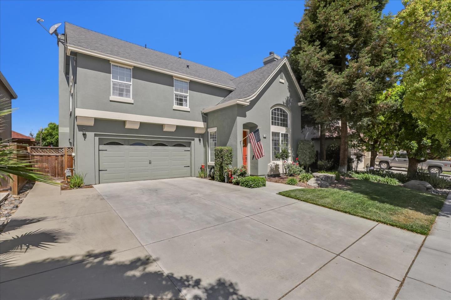 Detail Gallery Image 3 of 41 For 1760 Morning Glory Dr, Hollister,  CA 95023 - 4 Beds | 2/1 Baths