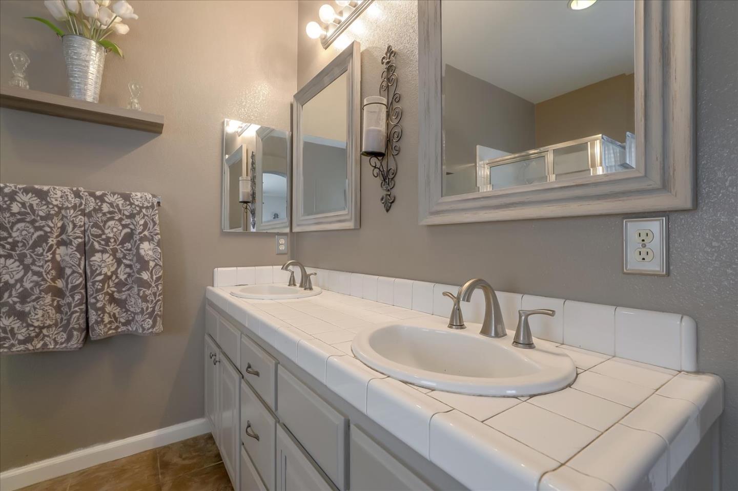 Detail Gallery Image 34 of 41 For 1760 Morning Glory Dr, Hollister,  CA 95023 - 4 Beds | 2/1 Baths