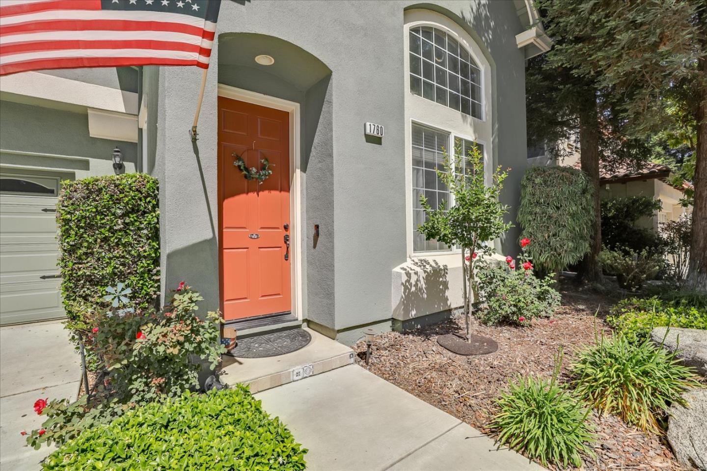 Detail Gallery Image 4 of 41 For 1760 Morning Glory Dr, Hollister,  CA 95023 - 4 Beds | 2/1 Baths