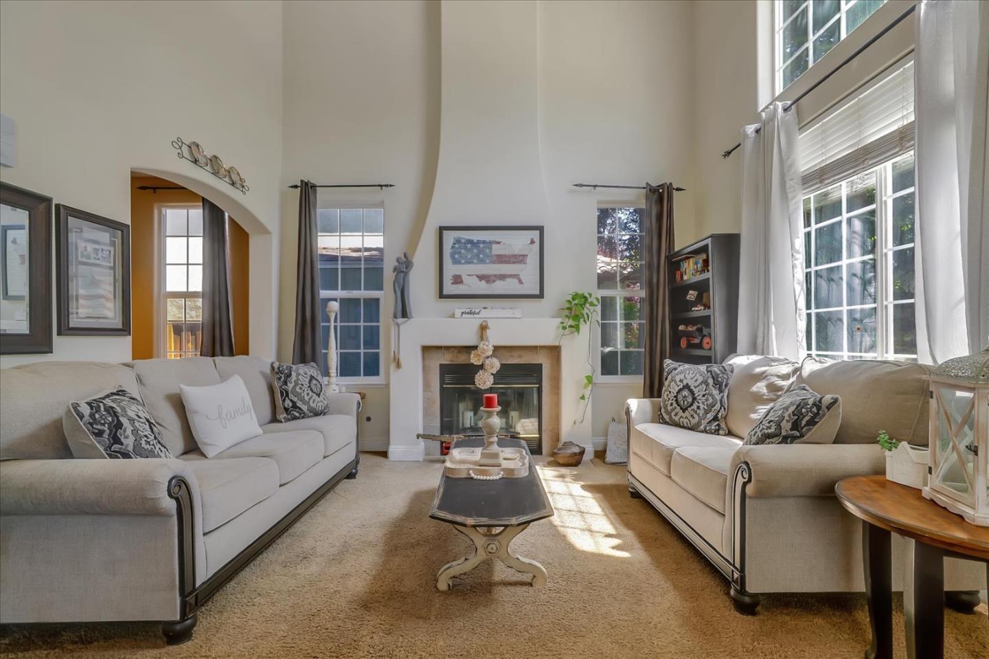 Detail Gallery Image 5 of 41 For 1760 Morning Glory Dr, Hollister,  CA 95023 - 4 Beds | 2/1 Baths