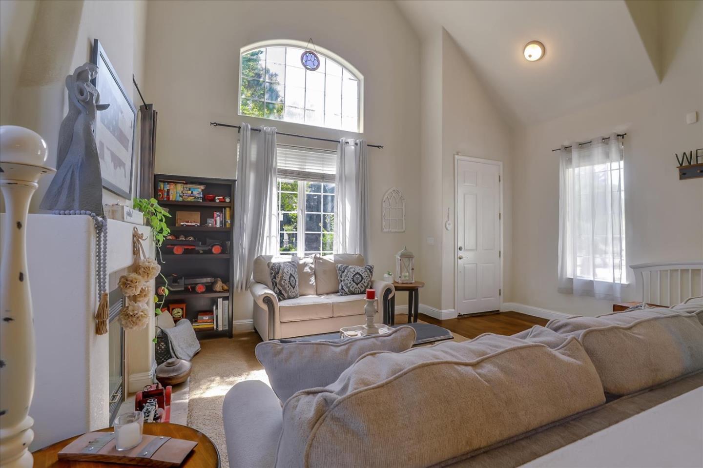 Detail Gallery Image 6 of 41 For 1760 Morning Glory Dr, Hollister,  CA 95023 - 4 Beds | 2/1 Baths