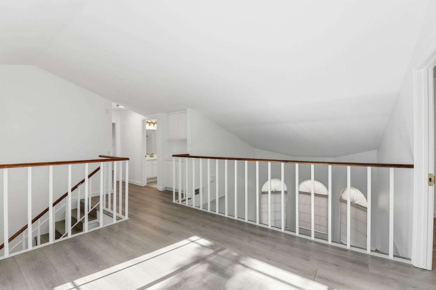 Detail Gallery Image 10 of 23 For 29016 Lillyglen Dr, Santa Clarita,  CA 91387 - 3 Beds | 2/1 Baths