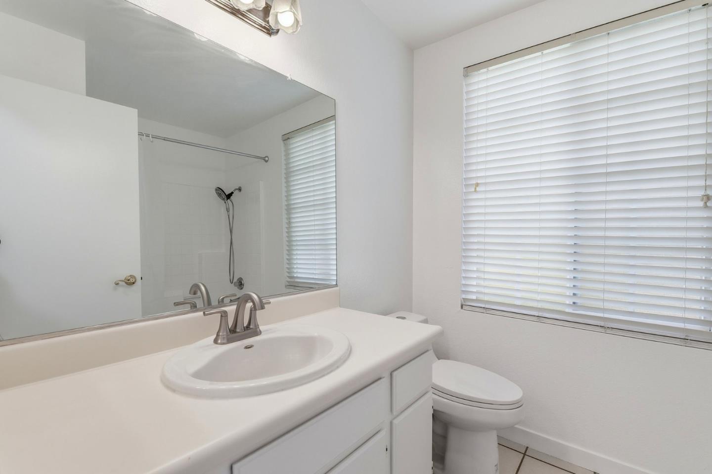 Detail Gallery Image 16 of 23 For 29016 Lillyglen Dr, Santa Clarita,  CA 91387 - 3 Beds | 2/1 Baths