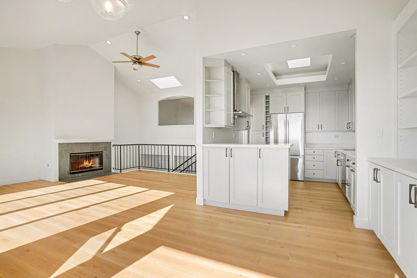 Detail Gallery Image 10 of 23 For 29 Starview Dr, Oakland,  CA 94618 - 3 Beds | 2/1 Baths