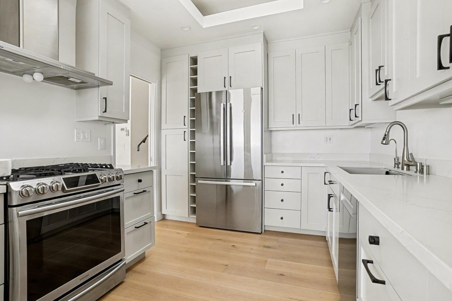 Detail Gallery Image 11 of 23 For 29 Starview Dr, Oakland,  CA 94618 - 3 Beds | 2/1 Baths