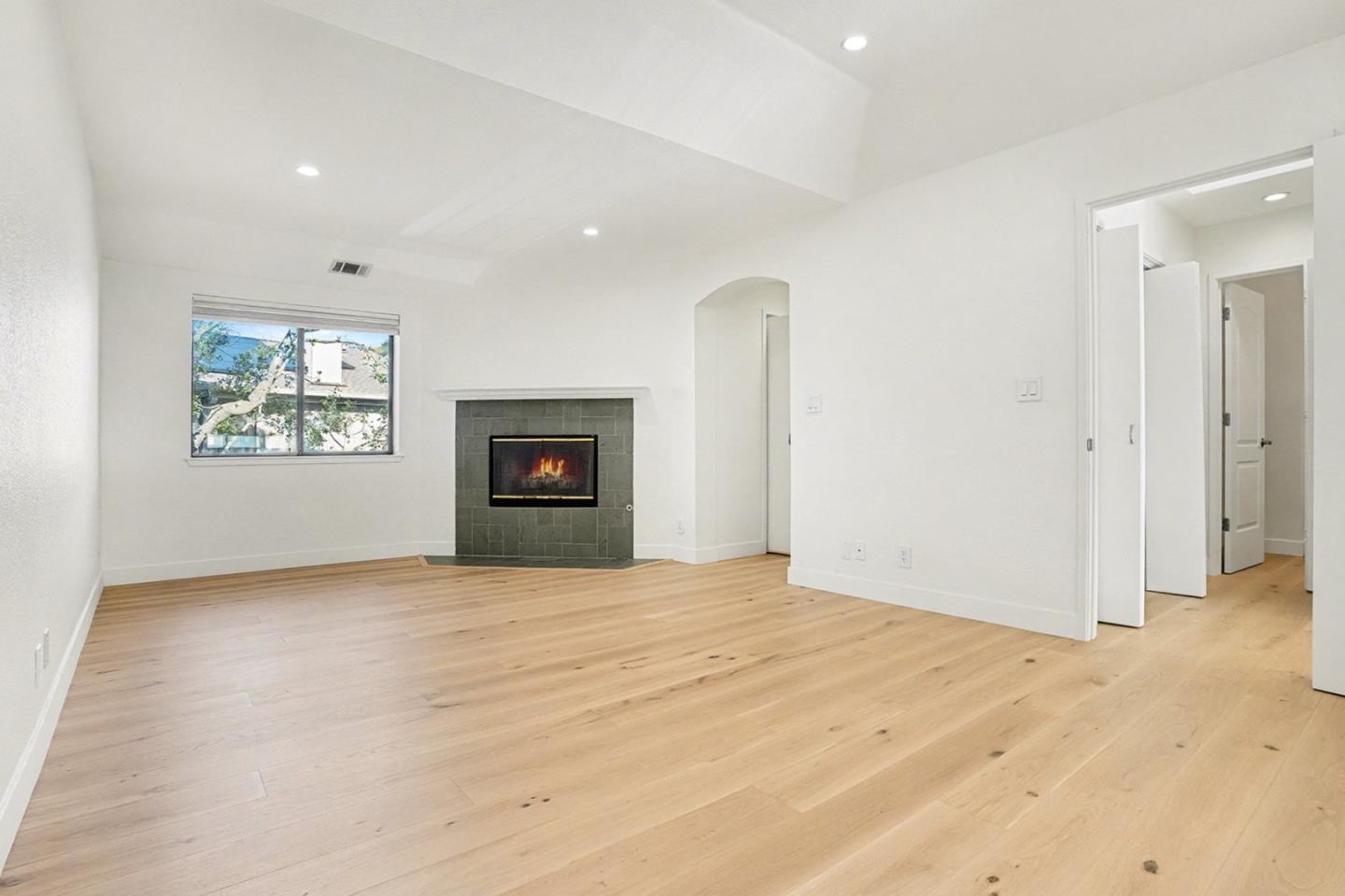 Detail Gallery Image 14 of 23 For 29 Starview Dr, Oakland,  CA 94618 - 3 Beds | 2/1 Baths