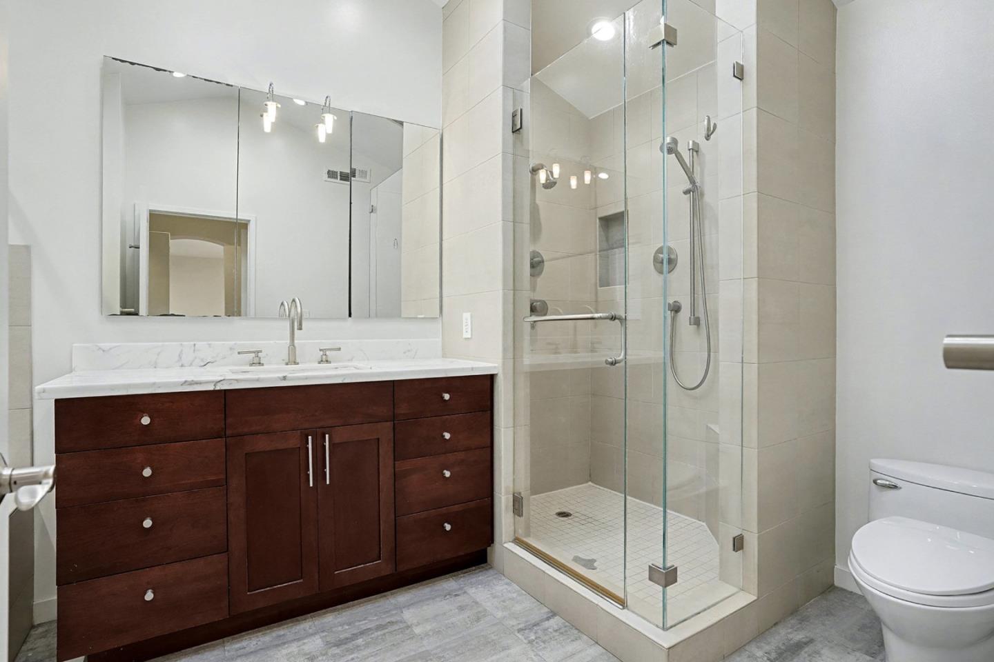 Detail Gallery Image 16 of 23 For 29 Starview Dr, Oakland,  CA 94618 - 3 Beds | 2/1 Baths