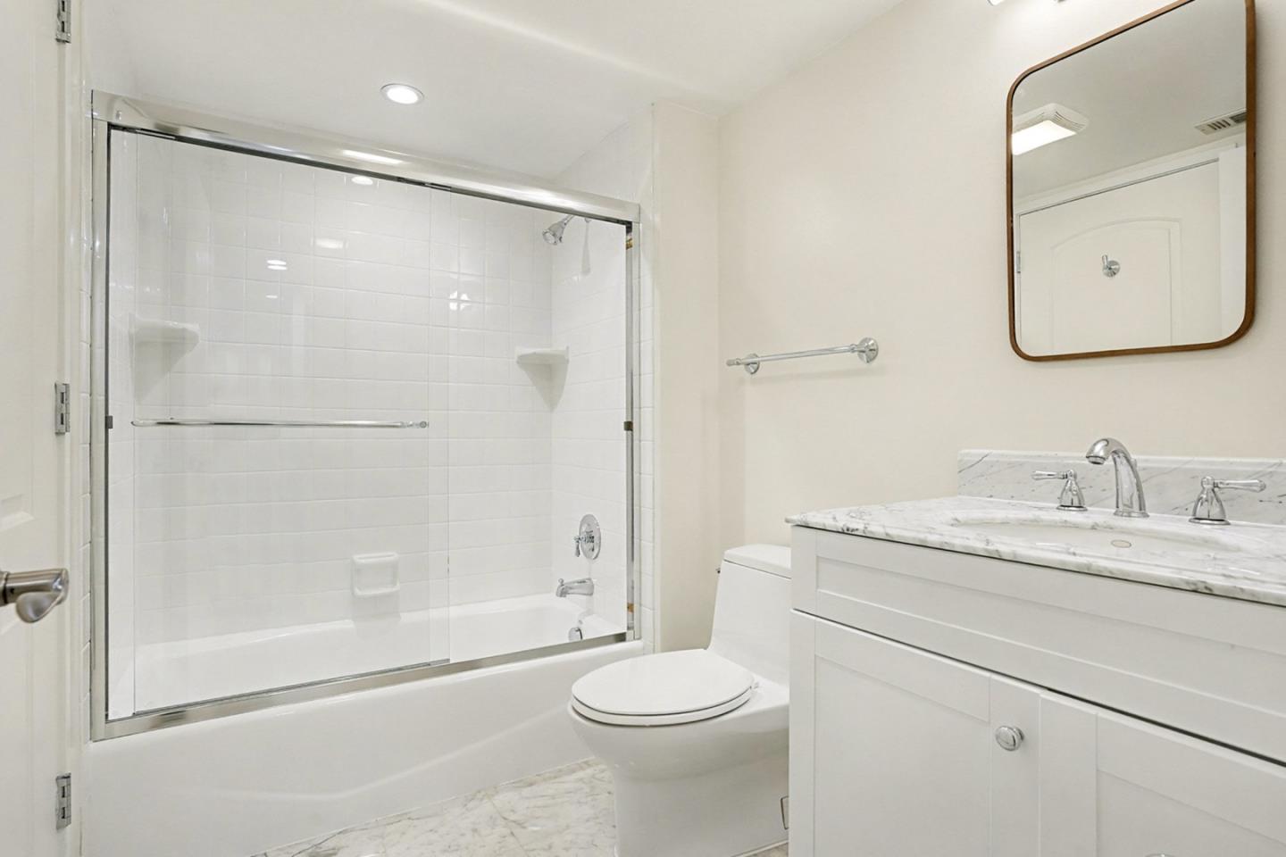 Detail Gallery Image 22 of 23 For 29 Starview Dr, Oakland,  CA 94618 - 3 Beds | 2/1 Baths