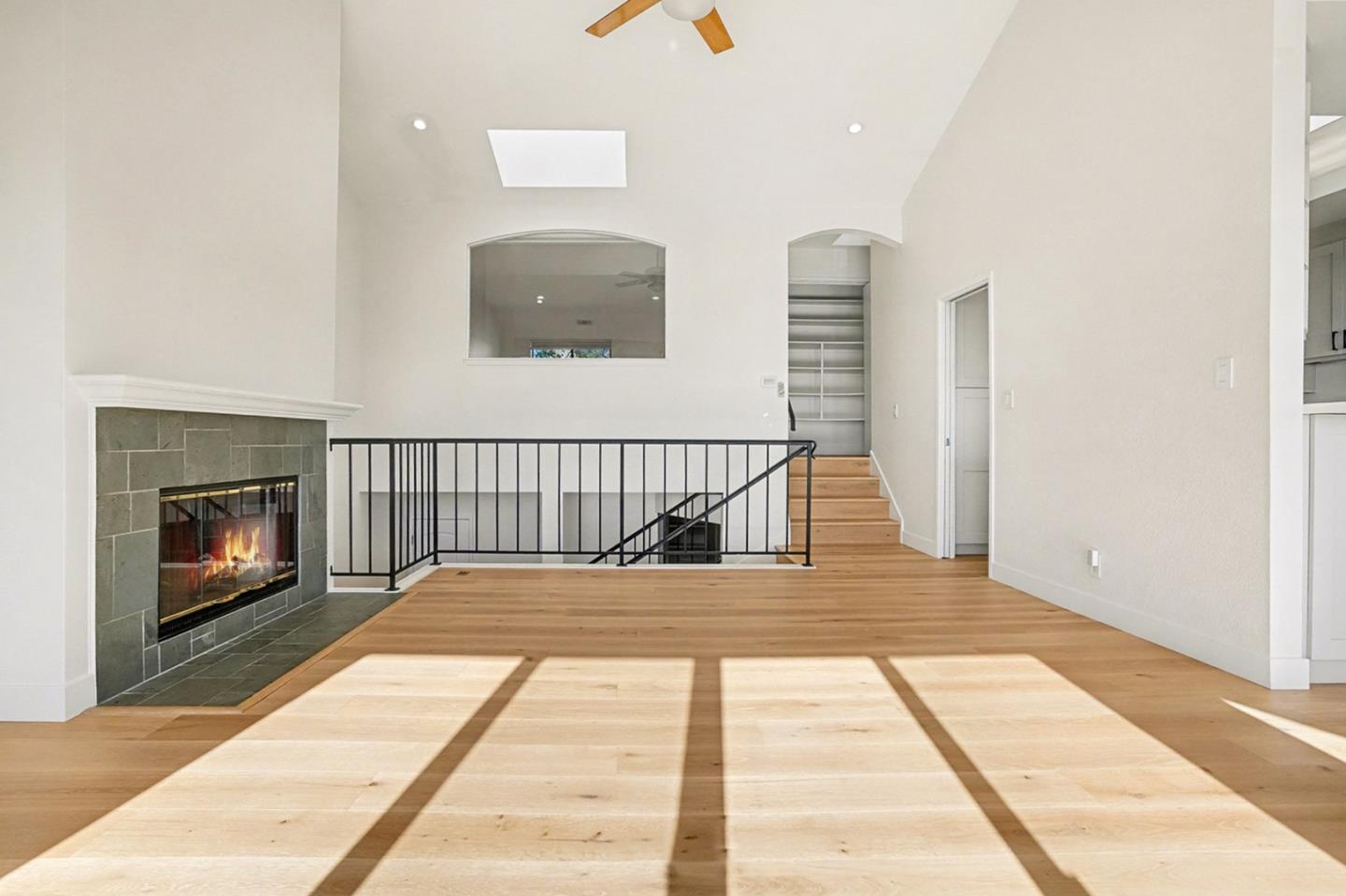 Detail Gallery Image 5 of 23 For 29 Starview Dr, Oakland,  CA 94618 - 3 Beds | 2/1 Baths