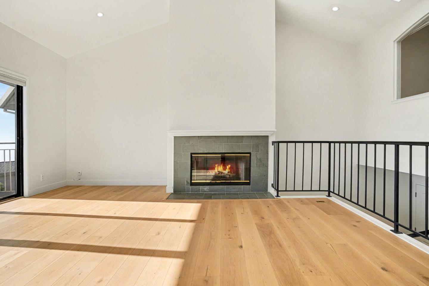 Detail Gallery Image 6 of 23 For 29 Starview Dr, Oakland,  CA 94618 - 3 Beds | 2/1 Baths