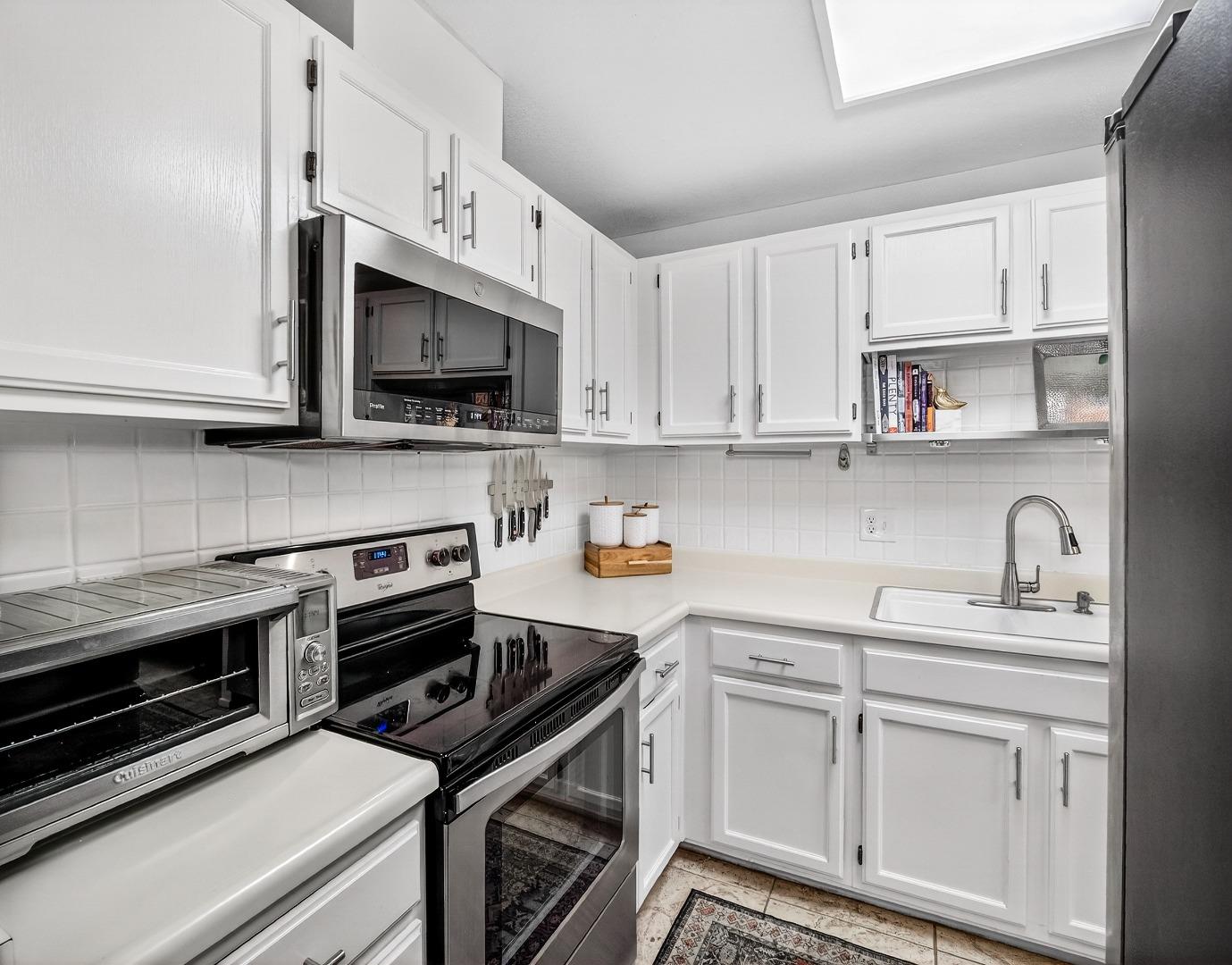 Detail Gallery Image 12 of 38 For 140 Rose Ln, San Jose,  CA 95127 - 3 Beds | 2/1 Baths