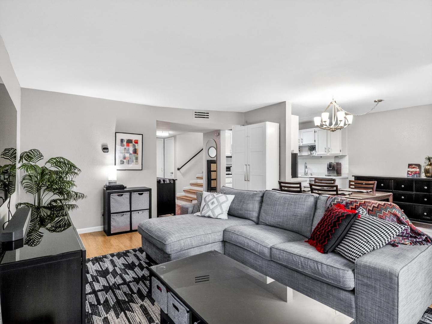 Detail Gallery Image 6 of 38 For 140 Rose Ln, San Jose,  CA 95127 - 3 Beds | 2/1 Baths