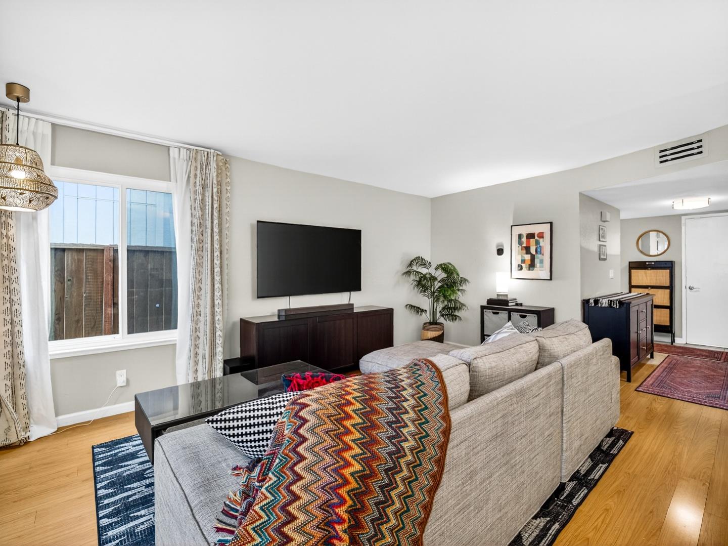 Detail Gallery Image 7 of 38 For 140 Rose Ln, San Jose,  CA 95127 - 3 Beds | 2/1 Baths