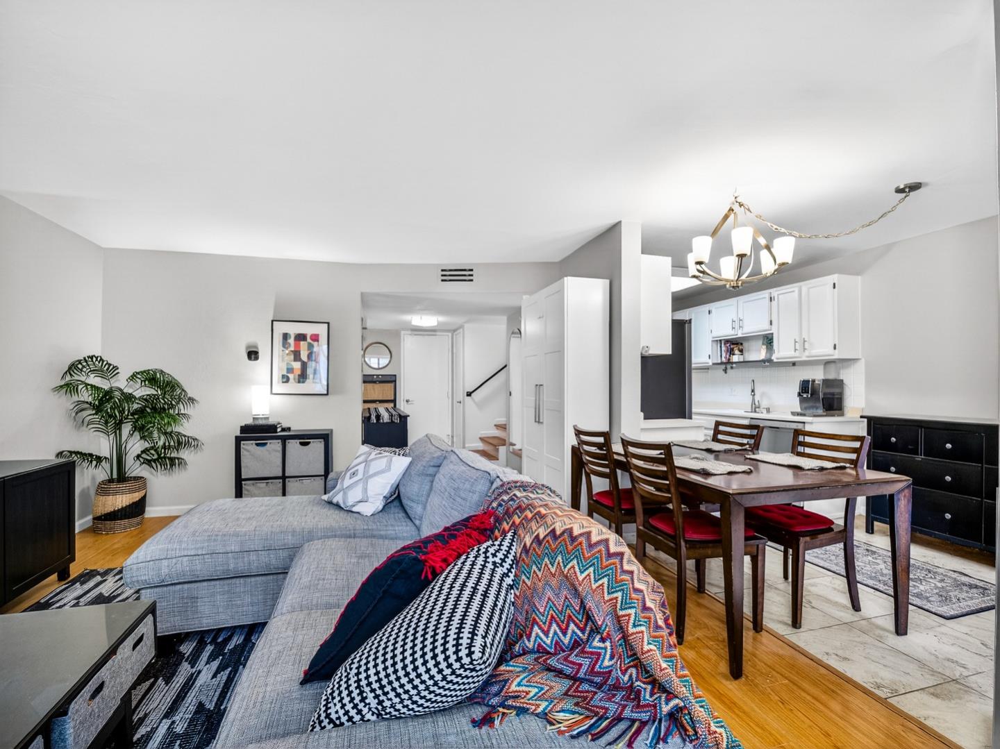 Detail Gallery Image 8 of 38 For 140 Rose Ln, San Jose,  CA 95127 - 3 Beds | 2/1 Baths