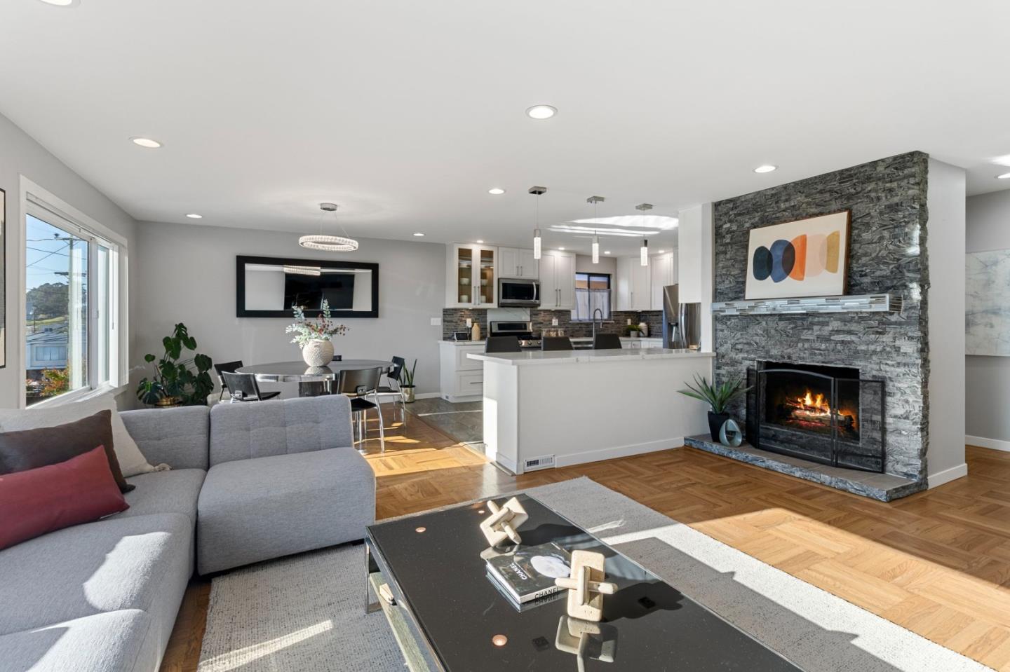 Detail Gallery Image 5 of 38 For 257 San Fernando Way, Daly City,  CA 94015 - 3 Beds | 2 Baths