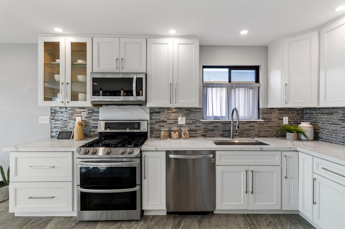 Detail Gallery Image 9 of 38 For 257 San Fernando Way, Daly City,  CA 94015 - 3 Beds | 2 Baths