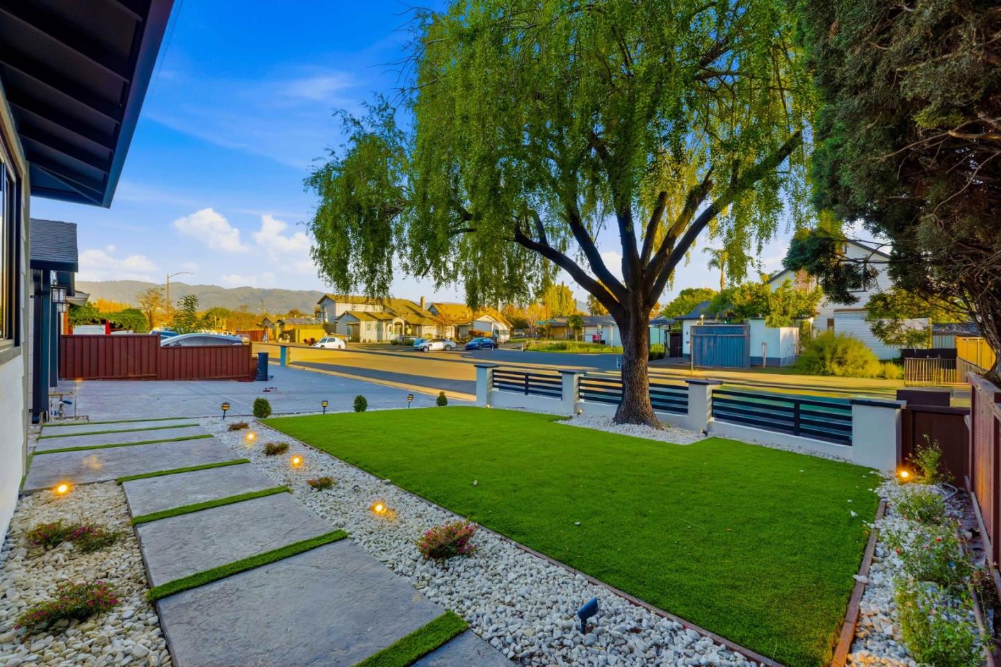 Detail Gallery Image 2 of 24 For 1485 Meadow Glen Way, San Jose,  CA 95121 - 4 Beds | 2 Baths