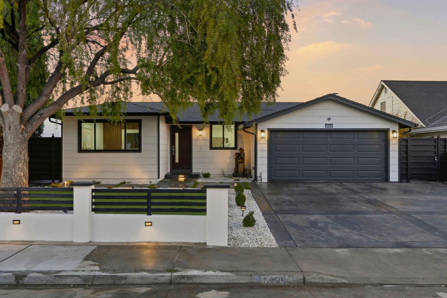 Detail Gallery Image 3 of 24 For 1485 Meadow Glen Way, San Jose,  CA 95121 - 4 Beds | 2 Baths