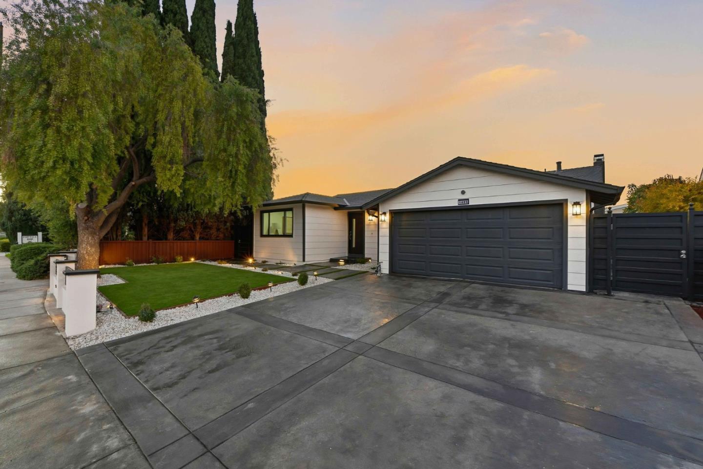 Detail Gallery Image 4 of 24 For 1485 Meadow Glen Way, San Jose,  CA 95121 - 4 Beds | 2 Baths