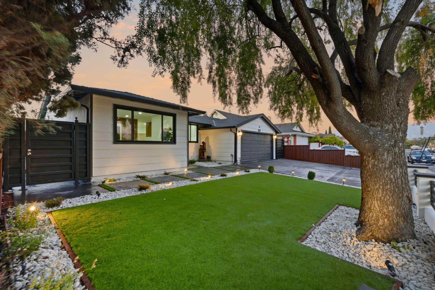 Detail Gallery Image 5 of 24 For 1485 Meadow Glen Way, San Jose,  CA 95121 - 4 Beds | 2 Baths