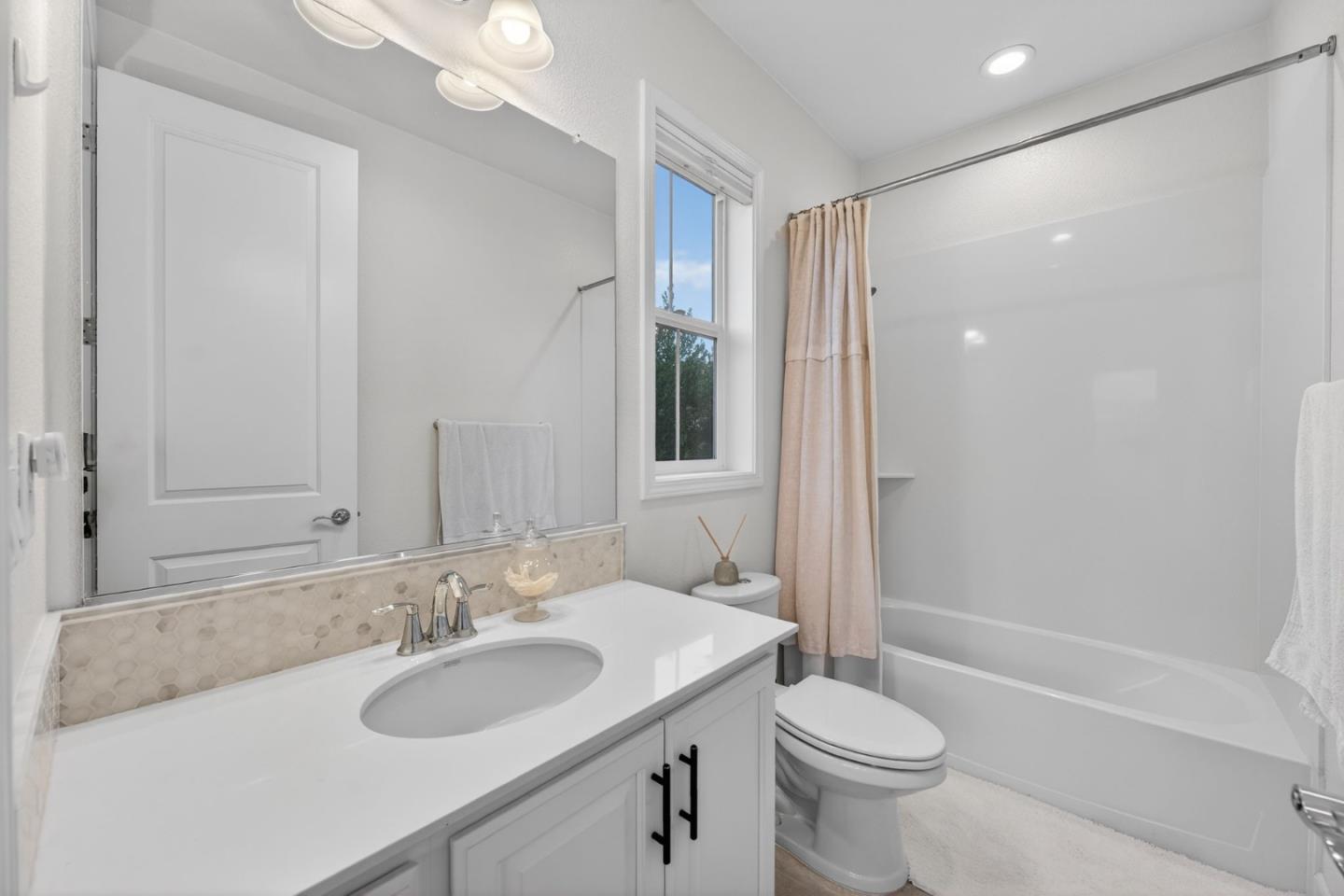 Detail Gallery Image 33 of 49 For 1360 Golden Eagle Dr, Morgan Hill,  CA 95037 - 4 Beds | 3/1 Baths