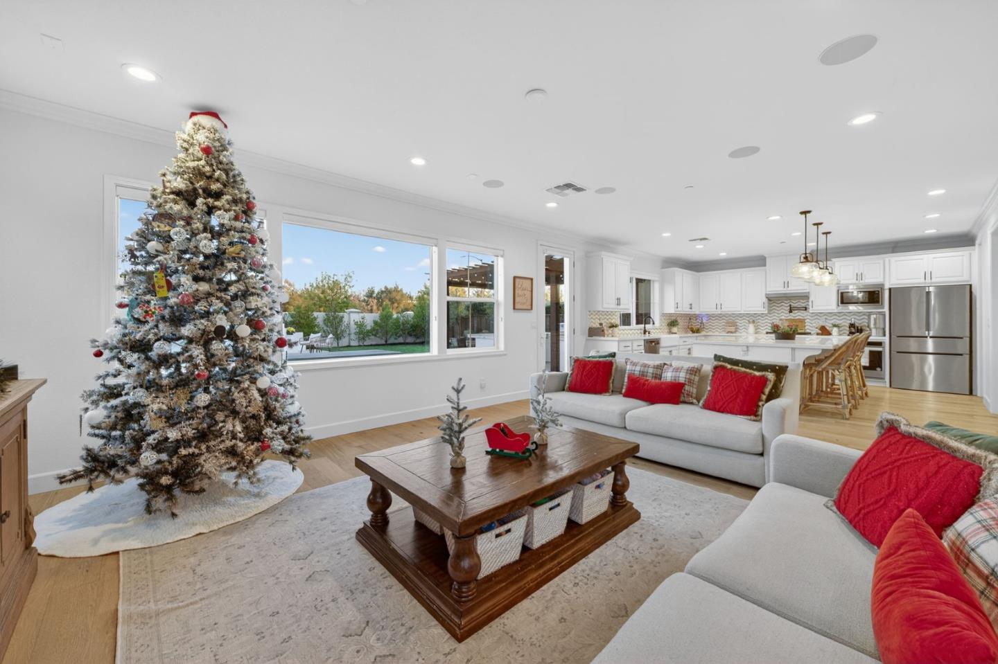 Detail Gallery Image 7 of 49 For 1360 Golden Eagle Dr, Morgan Hill,  CA 95037 - 4 Beds | 3/1 Baths