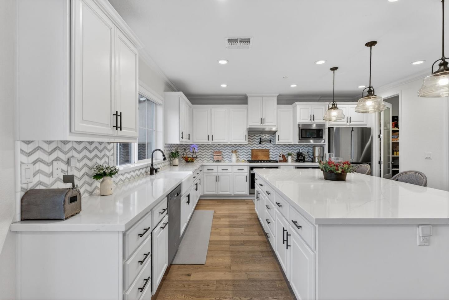 Detail Gallery Image 9 of 49 For 1360 Golden Eagle Dr, Morgan Hill,  CA 95037 - 4 Beds | 3/1 Baths