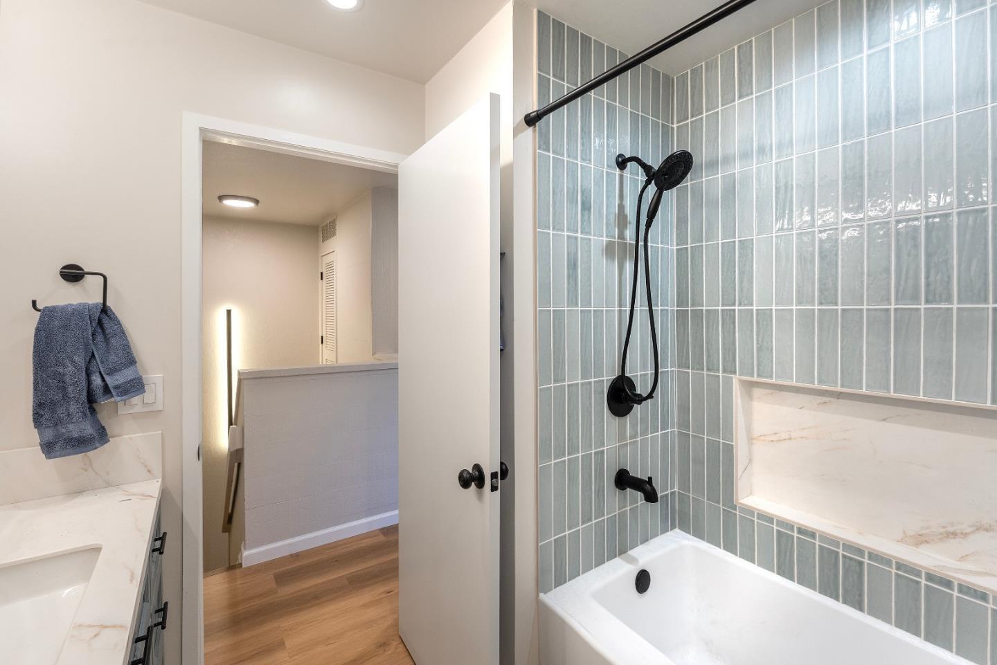 Detail Gallery Image 11 of 21 For 504 Ocean Ave #2,  Monterey,  CA 93940 - 2 Beds | 2 Baths