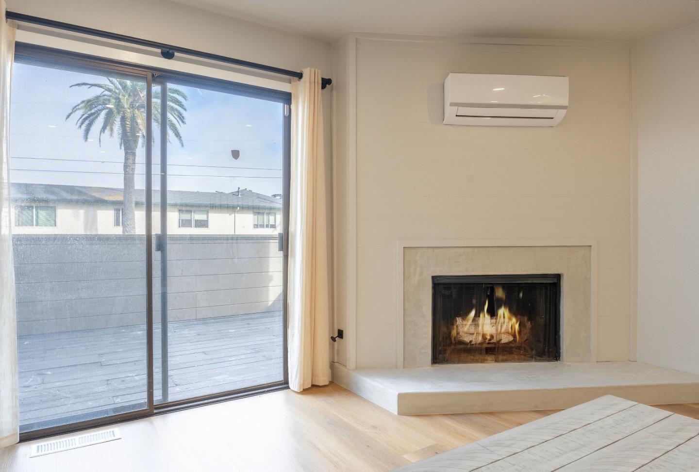 Detail Gallery Image 7 of 21 For 504 Ocean Ave #2,  Monterey,  CA 93940 - 2 Beds | 2 Baths