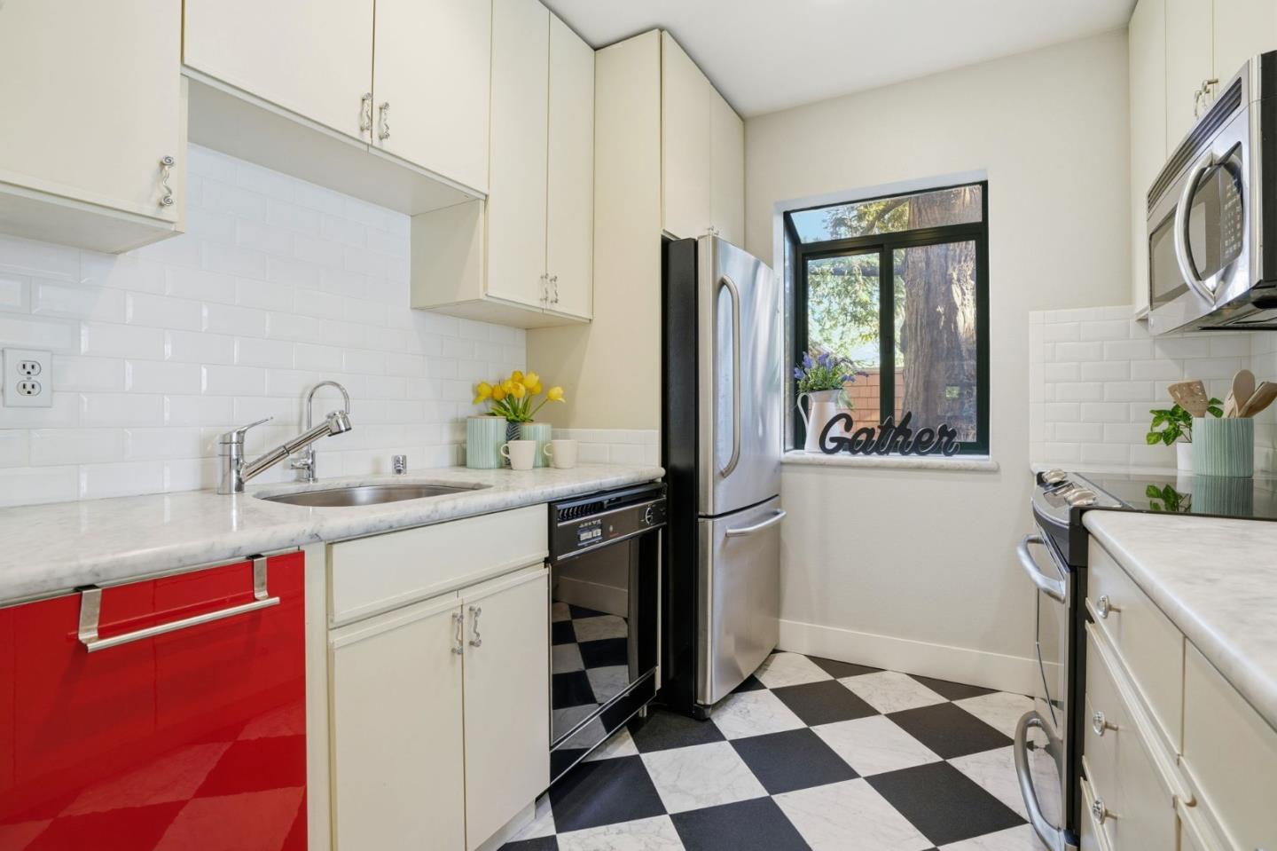 Detail Gallery Image 5 of 20 For 4250 El Camino Real #C226,  Palo Alto,  CA 94306 - 1 Beds | 1 Baths