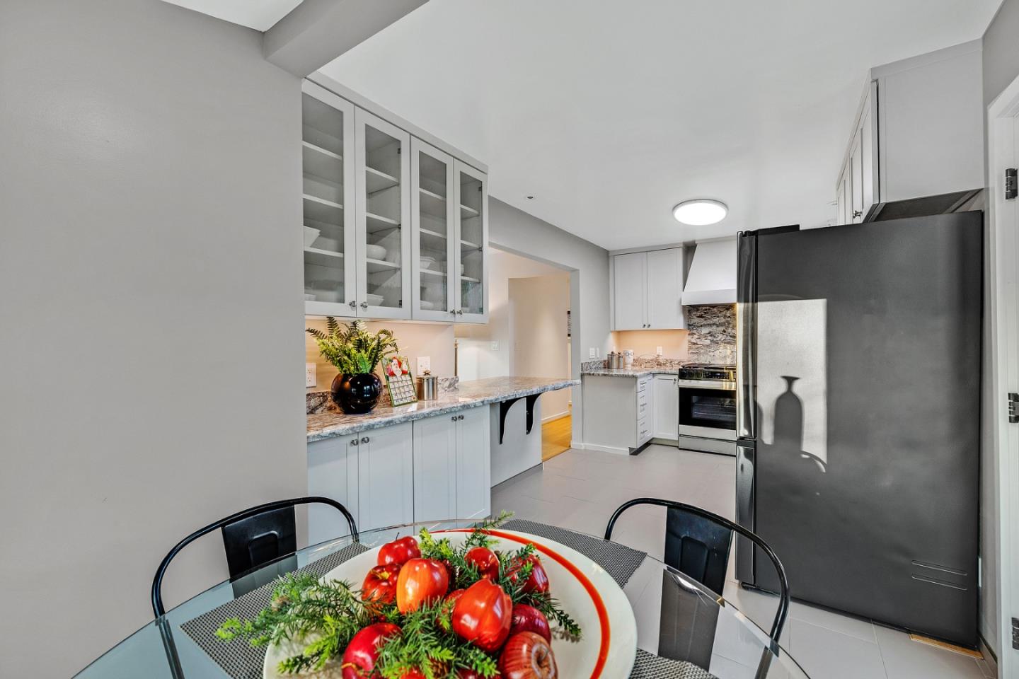 Detail Gallery Image 11 of 26 For 330 Cuardo Ave, Millbrae,  CA 94030 - 3 Beds | 1 Baths