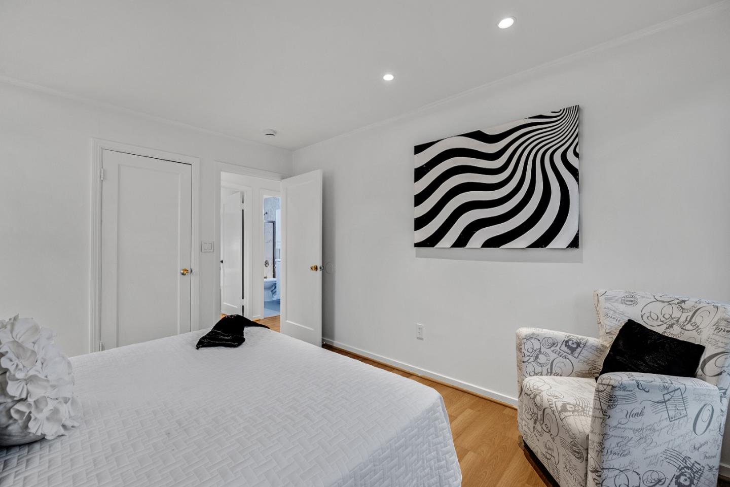 Detail Gallery Image 13 of 26 For 330 Cuardo Ave, Millbrae,  CA 94030 - 3 Beds | 1 Baths