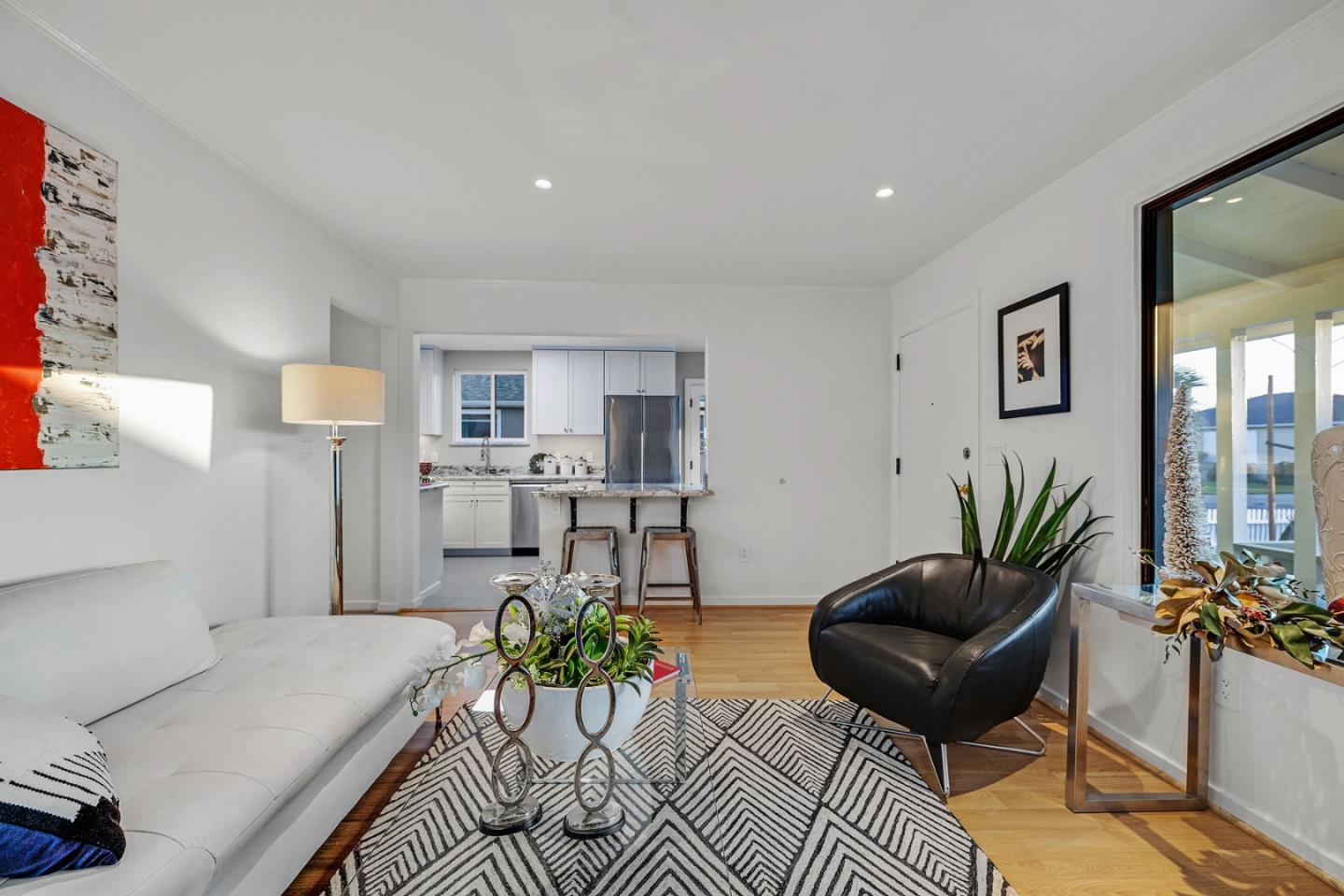 Detail Gallery Image 4 of 26 For 330 Cuardo Ave, Millbrae,  CA 94030 - 3 Beds | 1 Baths