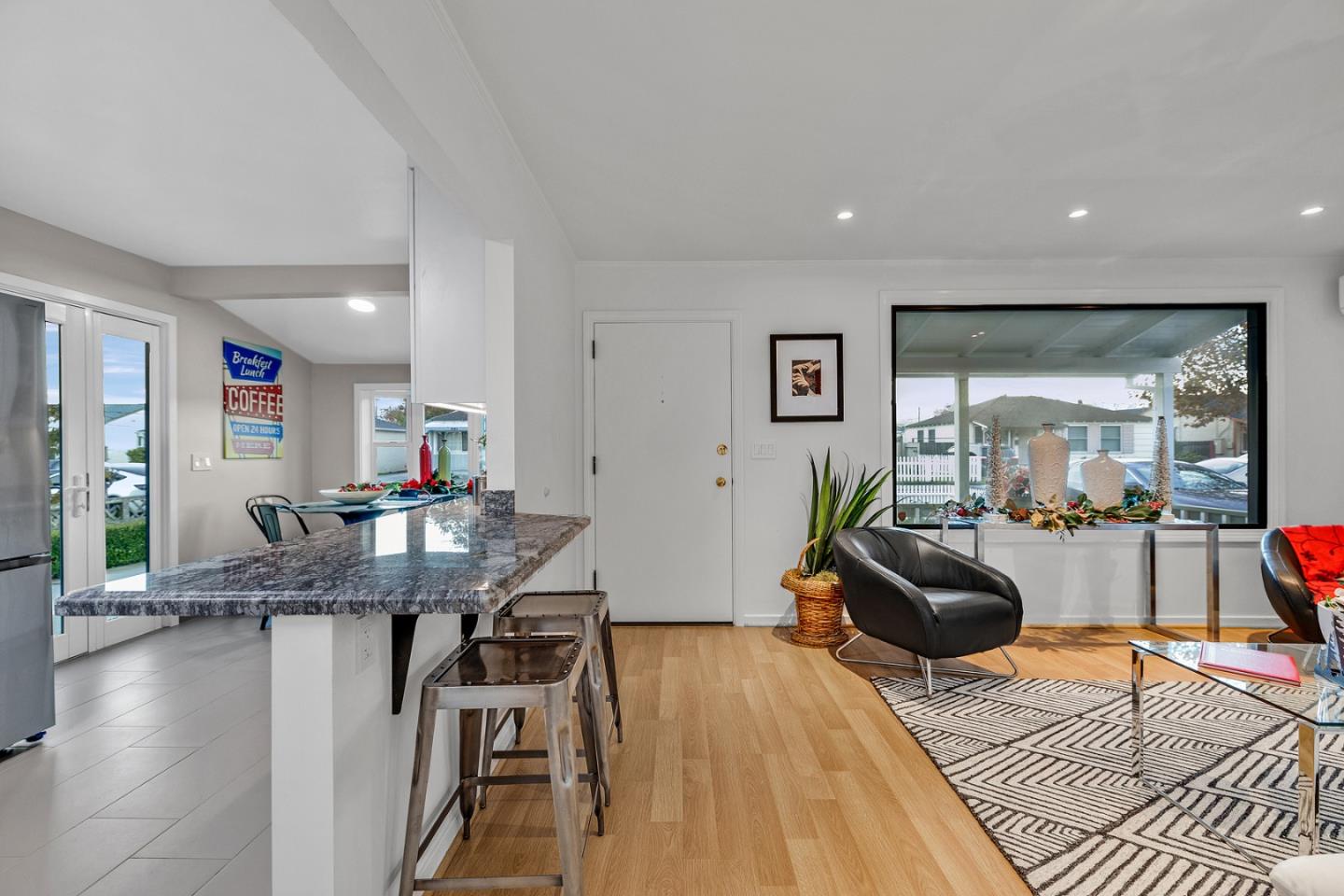 Detail Gallery Image 5 of 26 For 330 Cuardo Ave, Millbrae,  CA 94030 - 3 Beds | 1 Baths